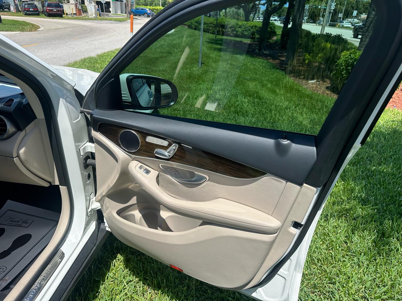 Mercedes-Benz GLC-Class GLC300 2019