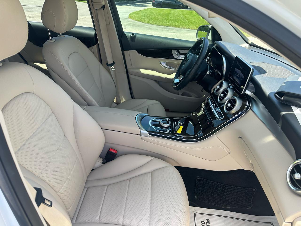 Mercedes-Benz GLC-Class GLC300 2019