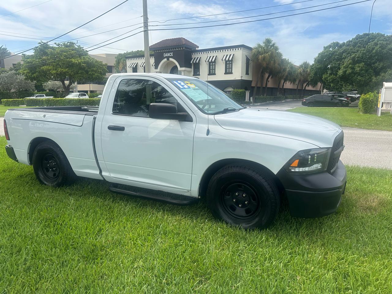 RAM 1500 2WD Crew Cab 140.5" Tradesman 2013