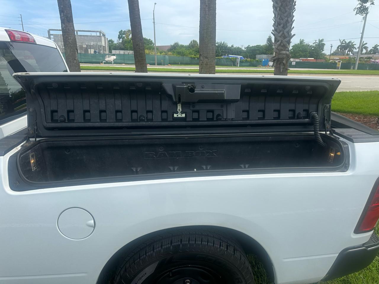 RAM 1500 2WD Crew Cab 140.5" Tradesman 2013