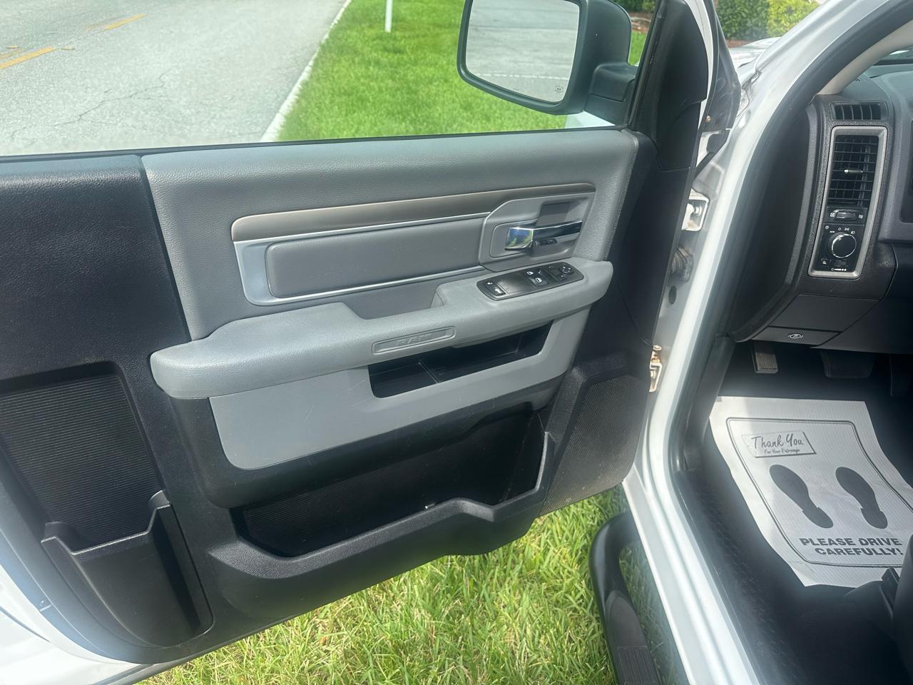 RAM 1500 2WD Crew Cab 140.5" Tradesman 2013