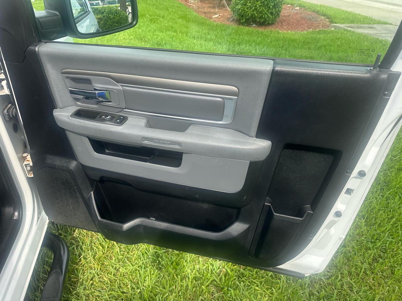 RAM 1500 2WD Crew Cab 140.5" Tradesman 2013