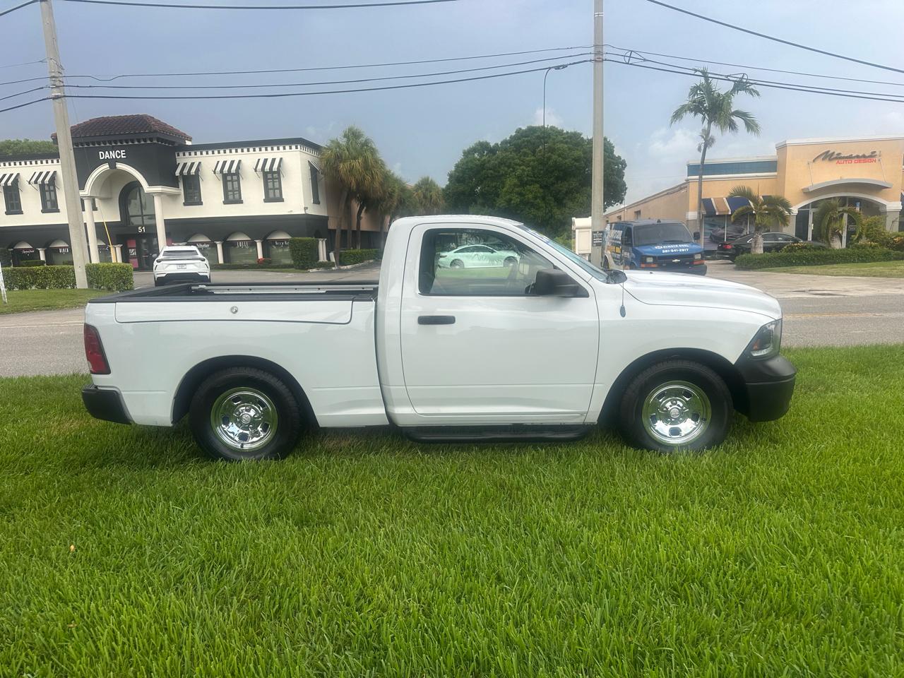 RAM 1500 2WD Crew Cab 140.5" Tradesman 2013