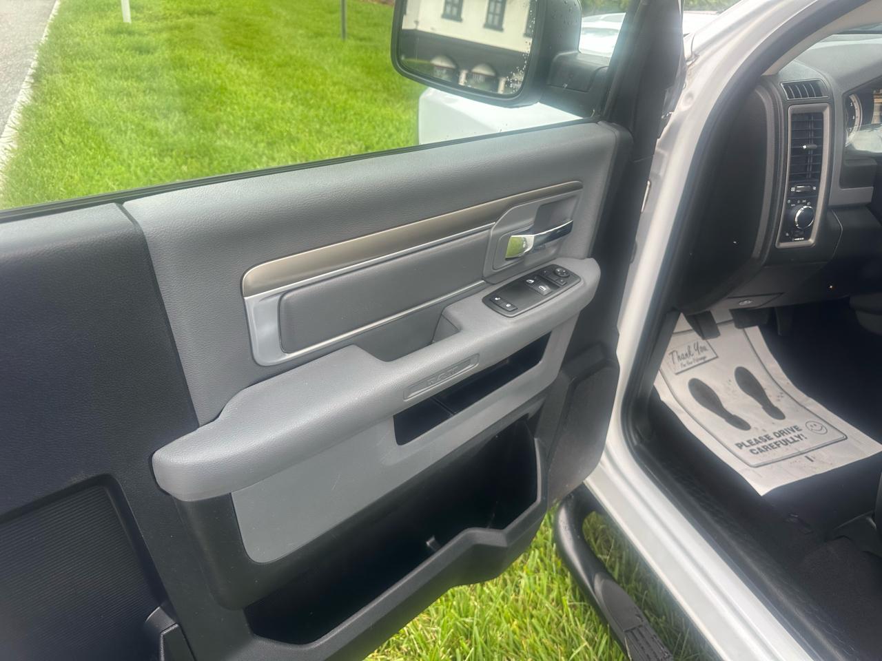 RAM 1500 2WD Crew Cab 140.5" Tradesman 2013