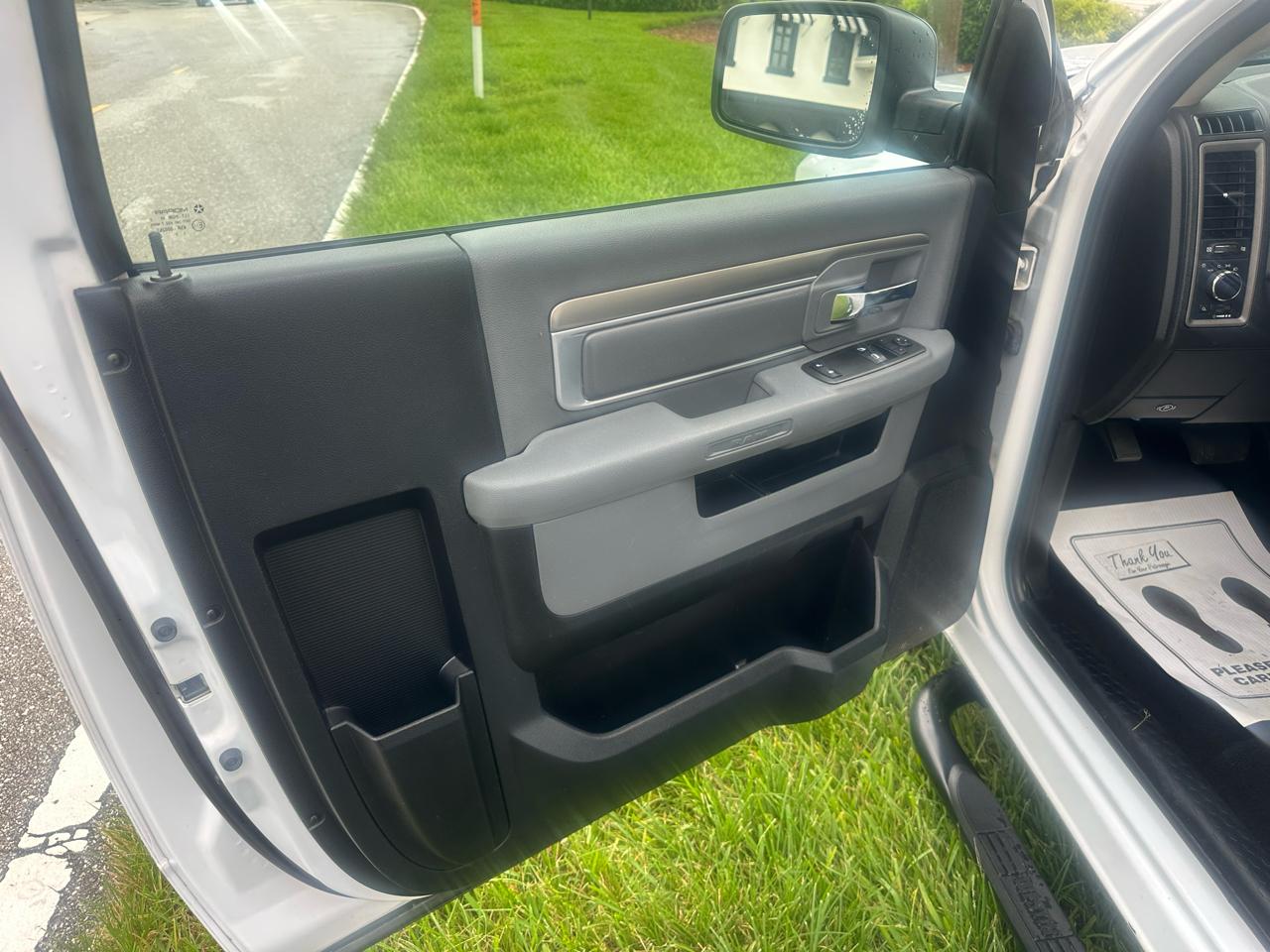 RAM 1500 2WD Crew Cab 140.5" Tradesman 2013