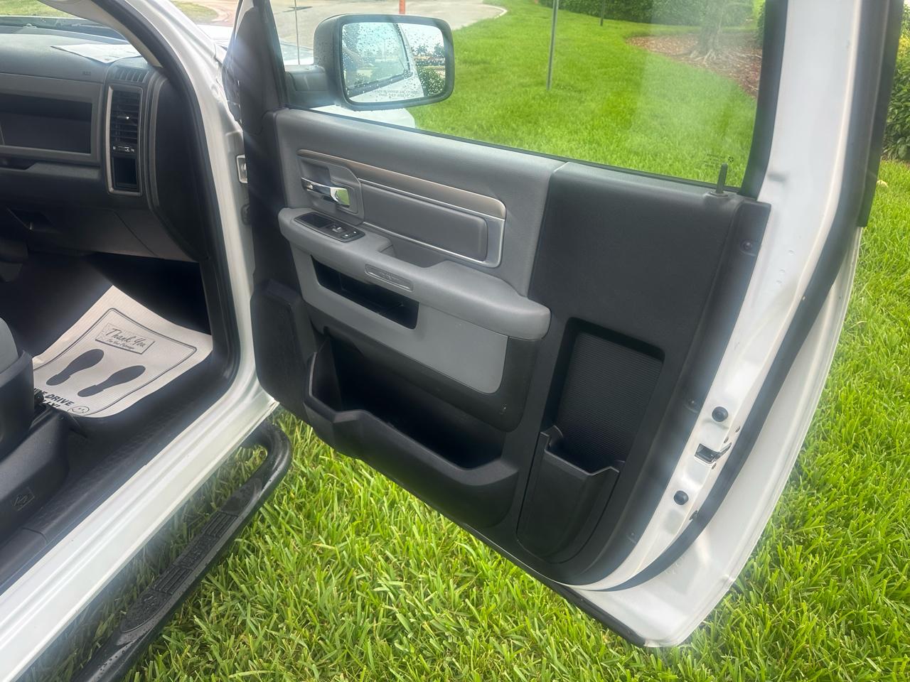 RAM 1500 2WD Crew Cab 140.5" Tradesman 2013
