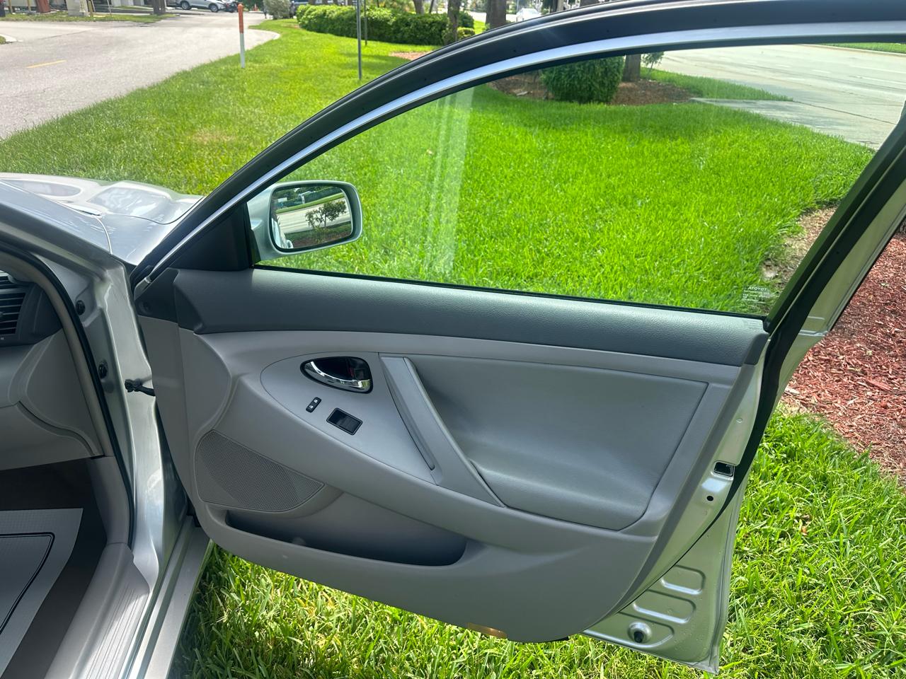 Toyota Camry XLE 5-Spd AT 2009