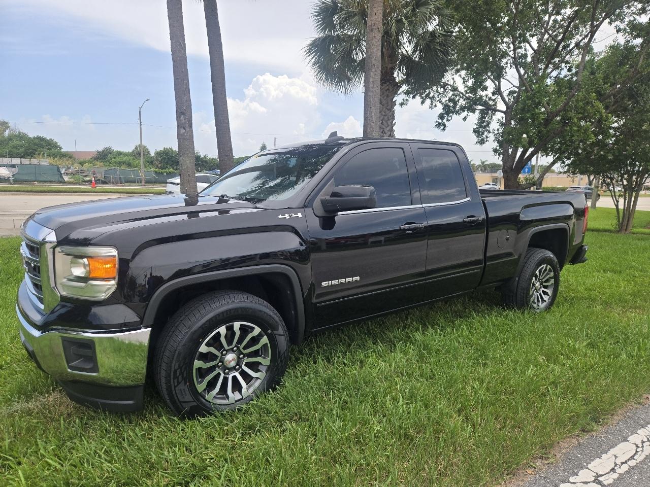 GMC Sierra 1500 4WD Crew Cab 143.5" SLE 2015