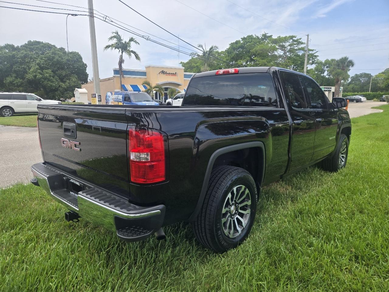 GMC Sierra 1500 4WD Crew Cab 143.5" SLE 2015