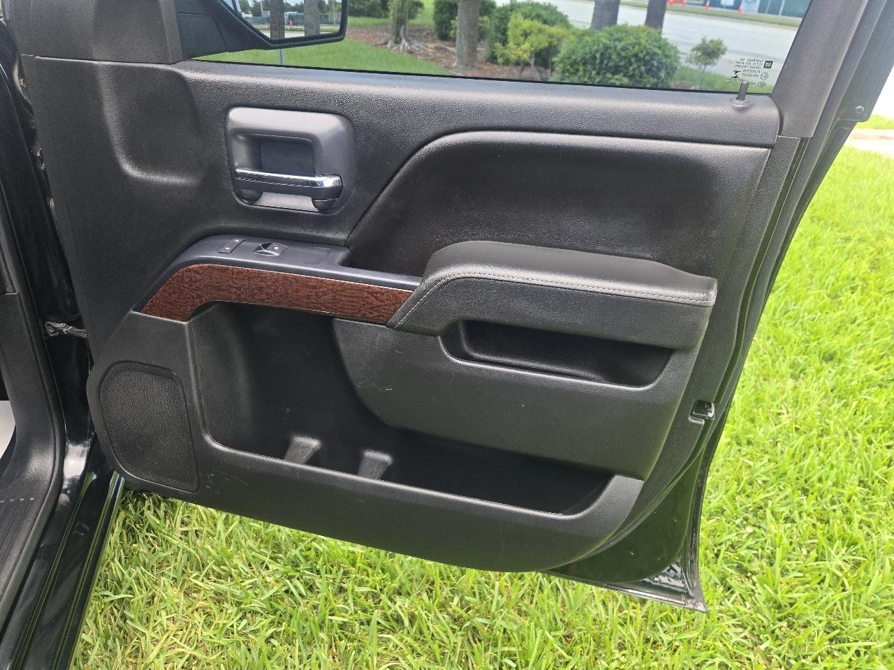 GMC Sierra 1500 4WD Crew Cab 143.5" SLE 2015