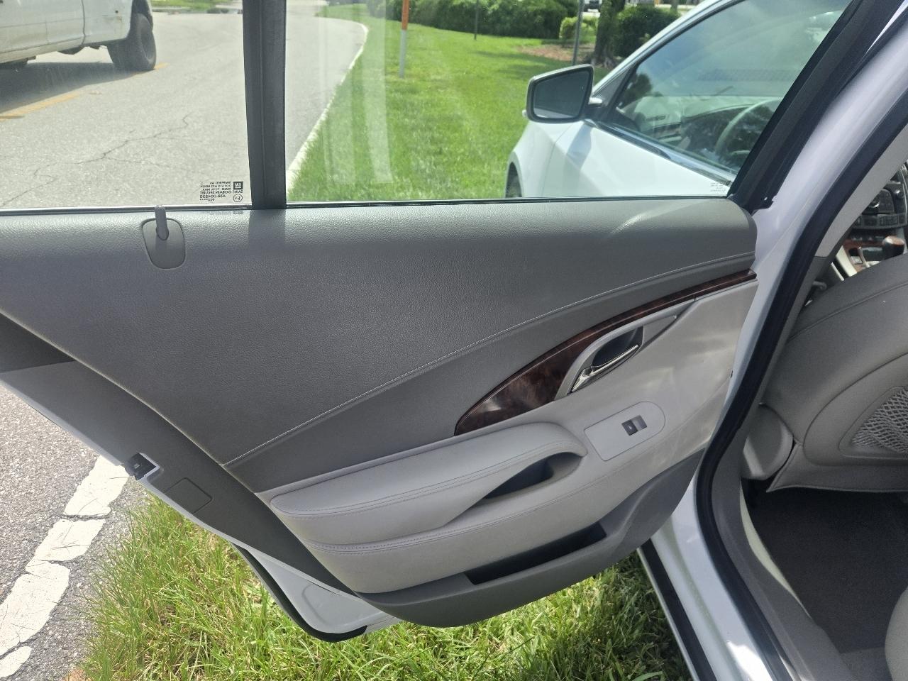 Buick LaCrosse CXL FWD 2010