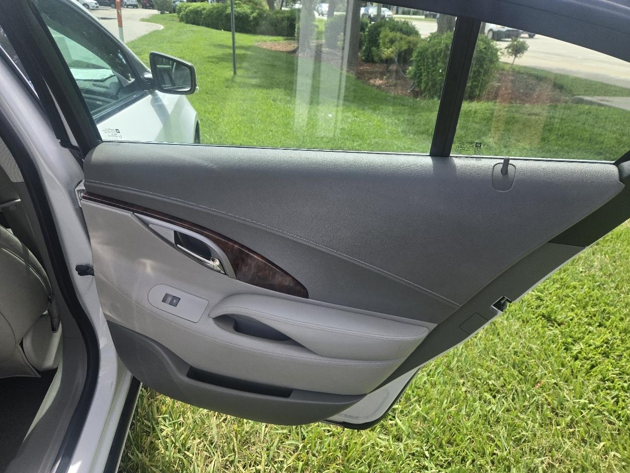 Buick LaCrosse CXL FWD 2010
