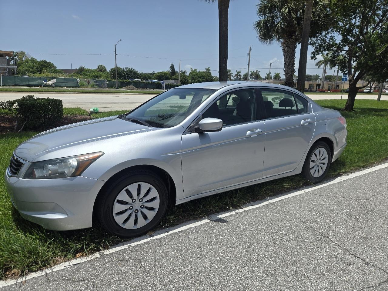 Honda Accord LX sedan AT 2010