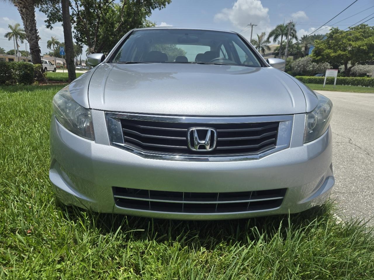 Honda Accord LX sedan AT 2010