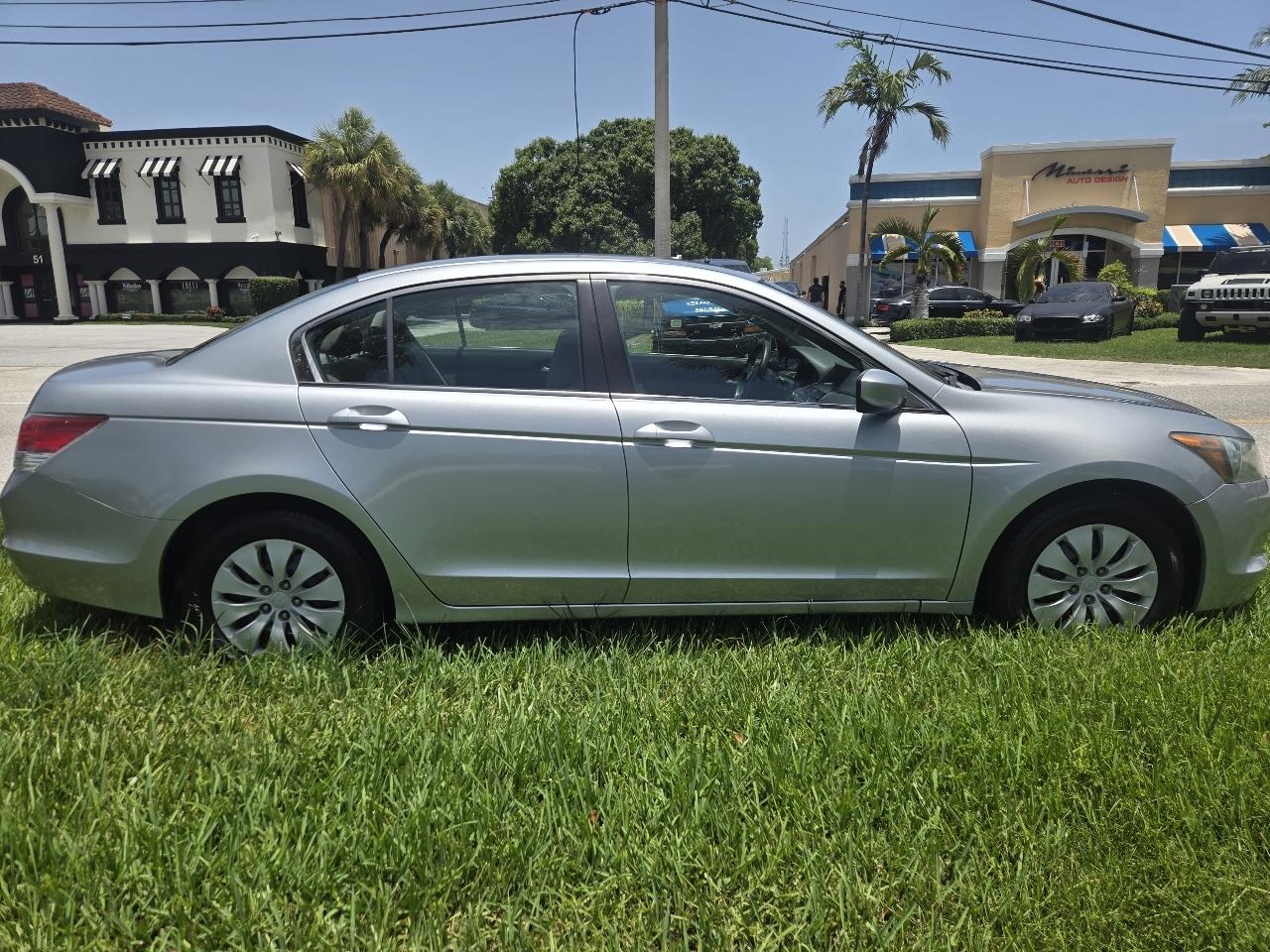 Honda Accord LX sedan AT 2010