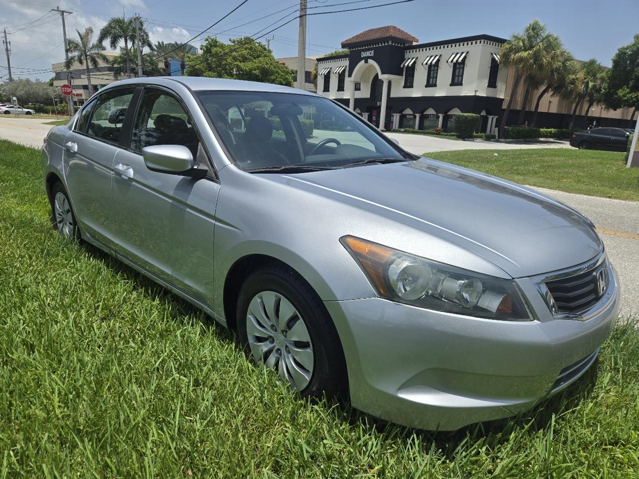 Honda Accord LX sedan AT 2010