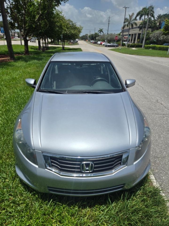 Honda Accord LX sedan AT 2010