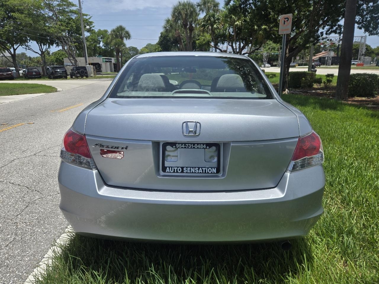 Honda Accord LX sedan AT 2010