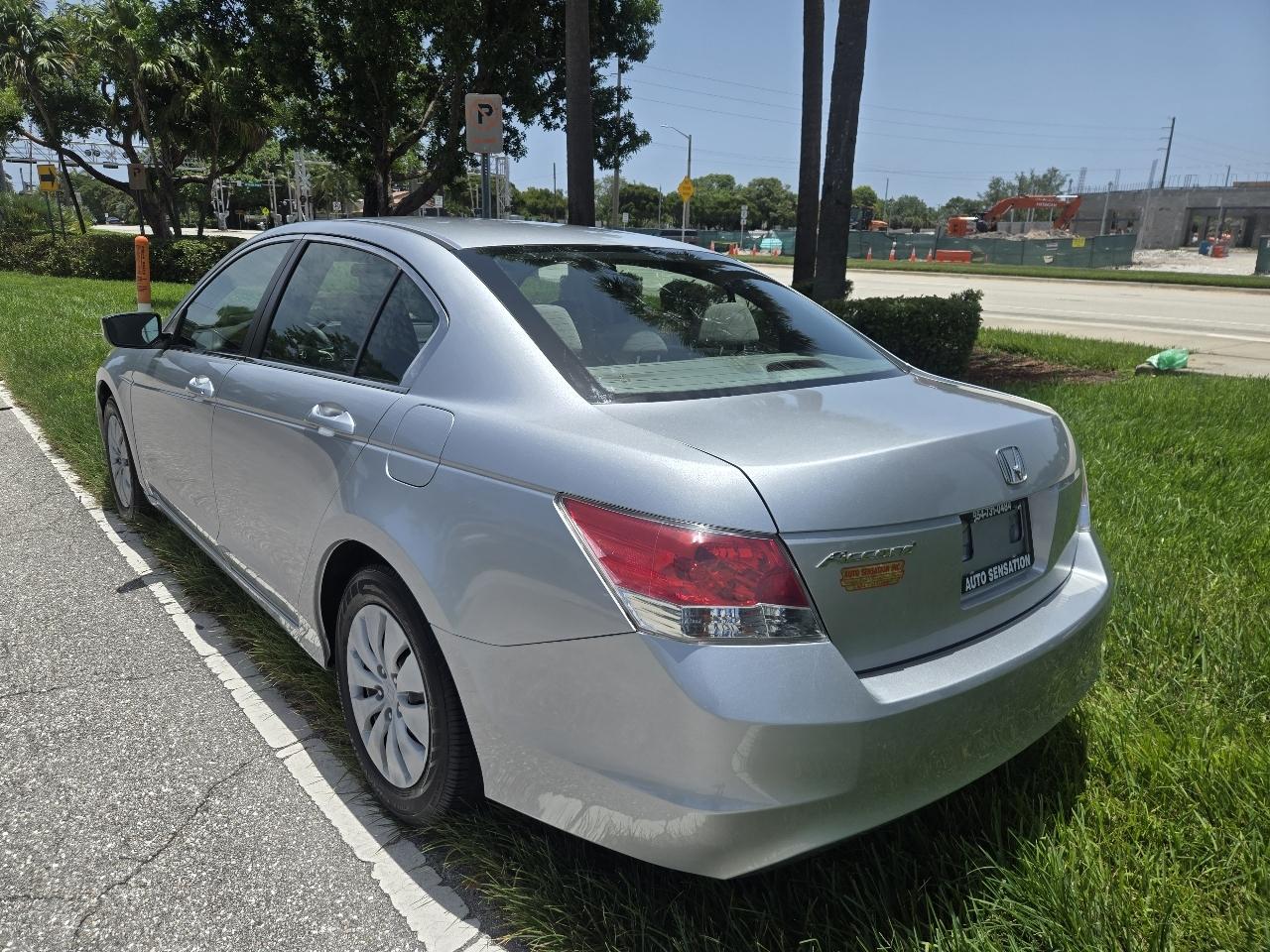 Honda Accord LX sedan AT 2010