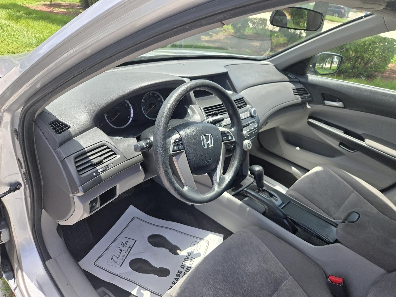 Honda Accord LX sedan AT 2010