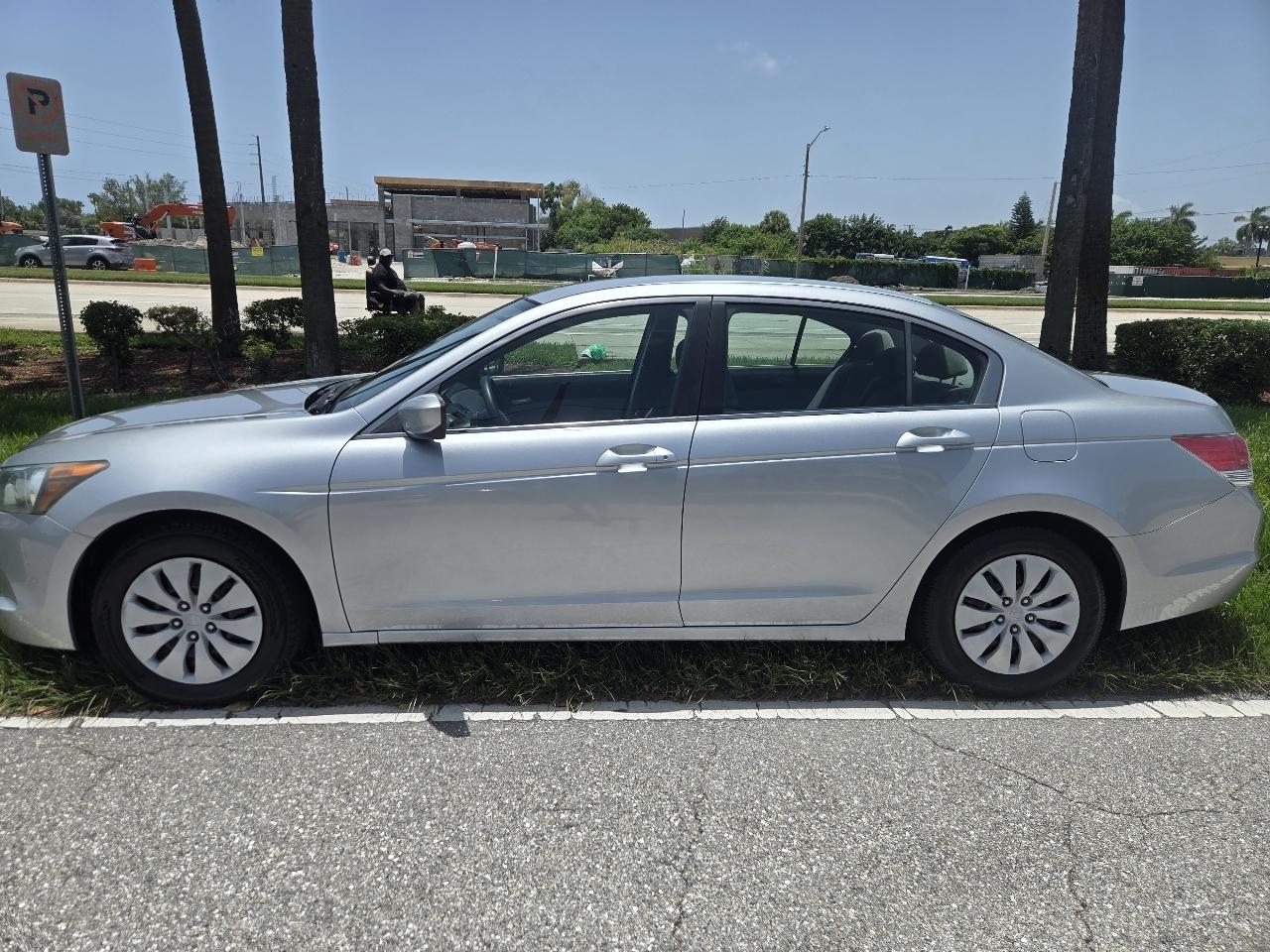 Honda Accord LX sedan AT 2010