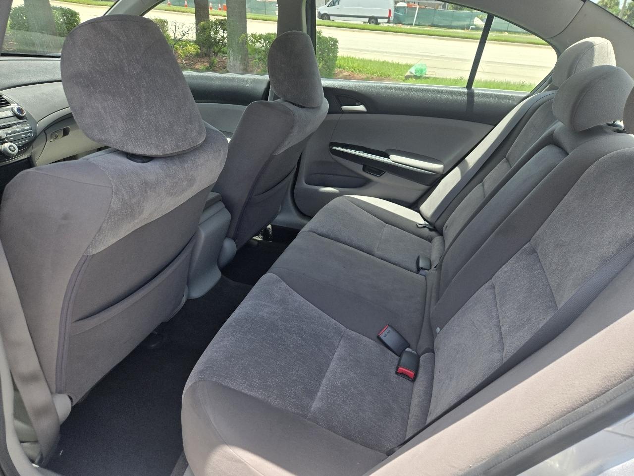 Honda Accord LX sedan AT 2010