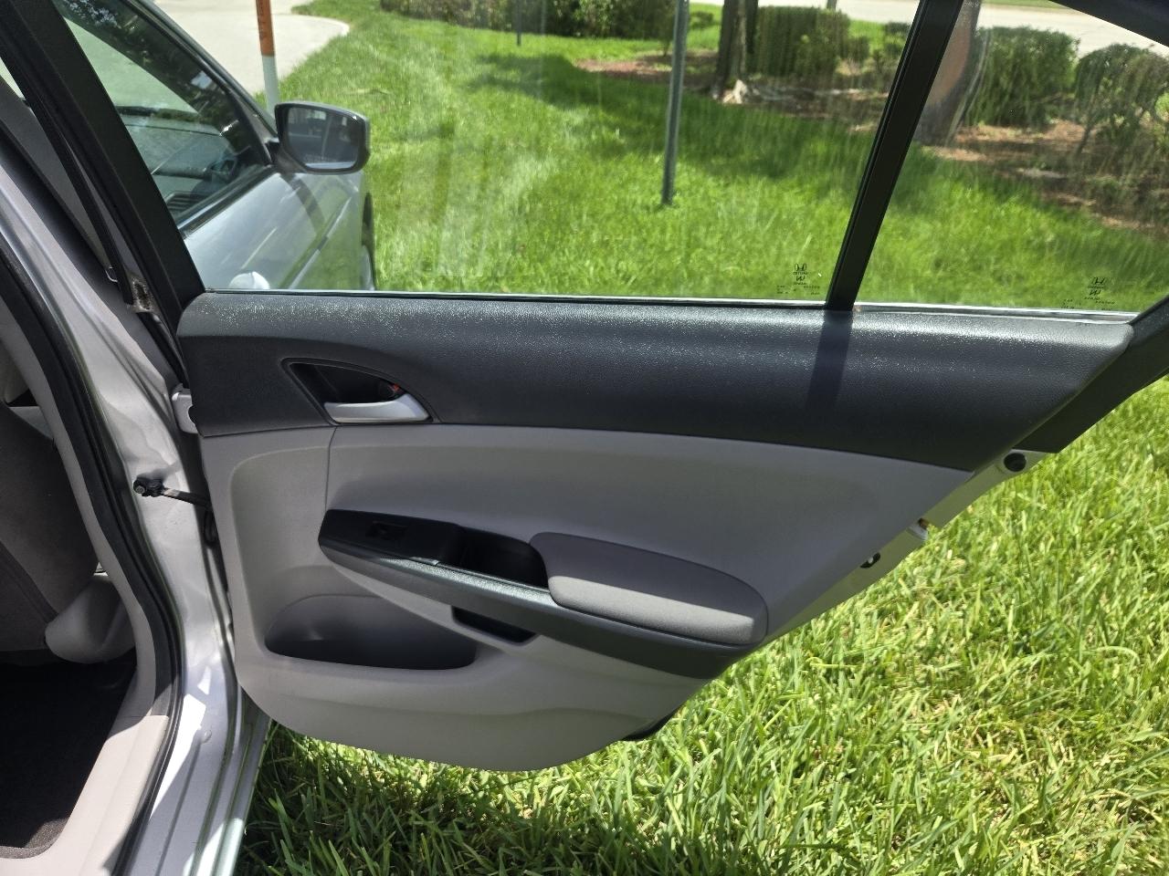 Honda Accord LX sedan AT 2010