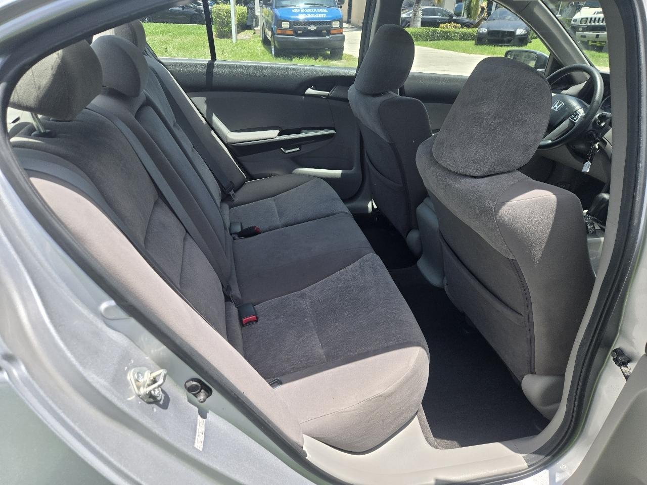 Honda Accord LX sedan AT 2010