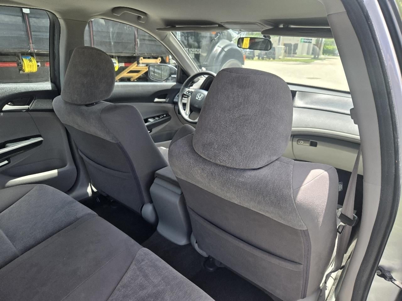 Honda Accord LX sedan AT 2010