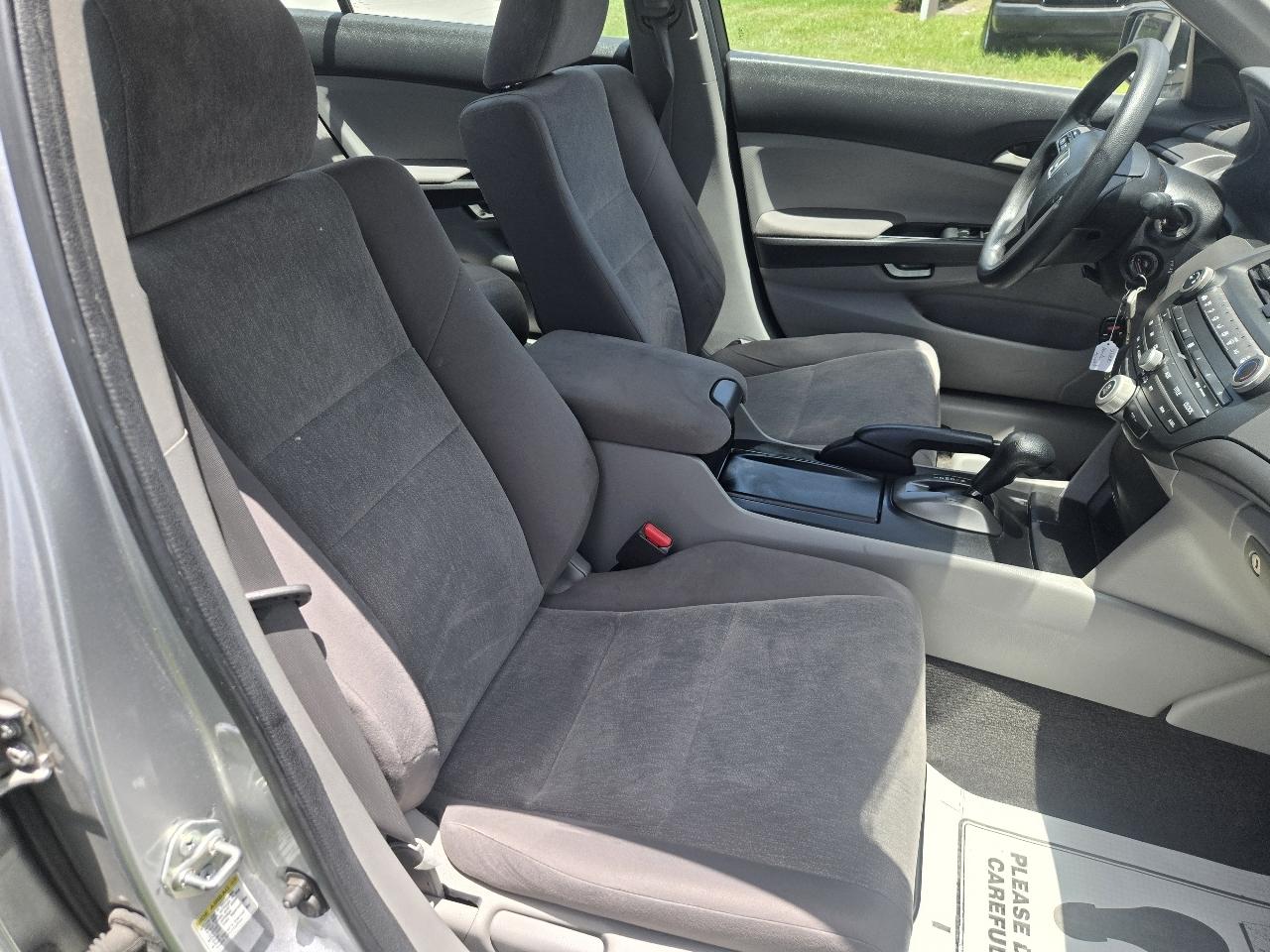Honda Accord LX sedan AT 2010