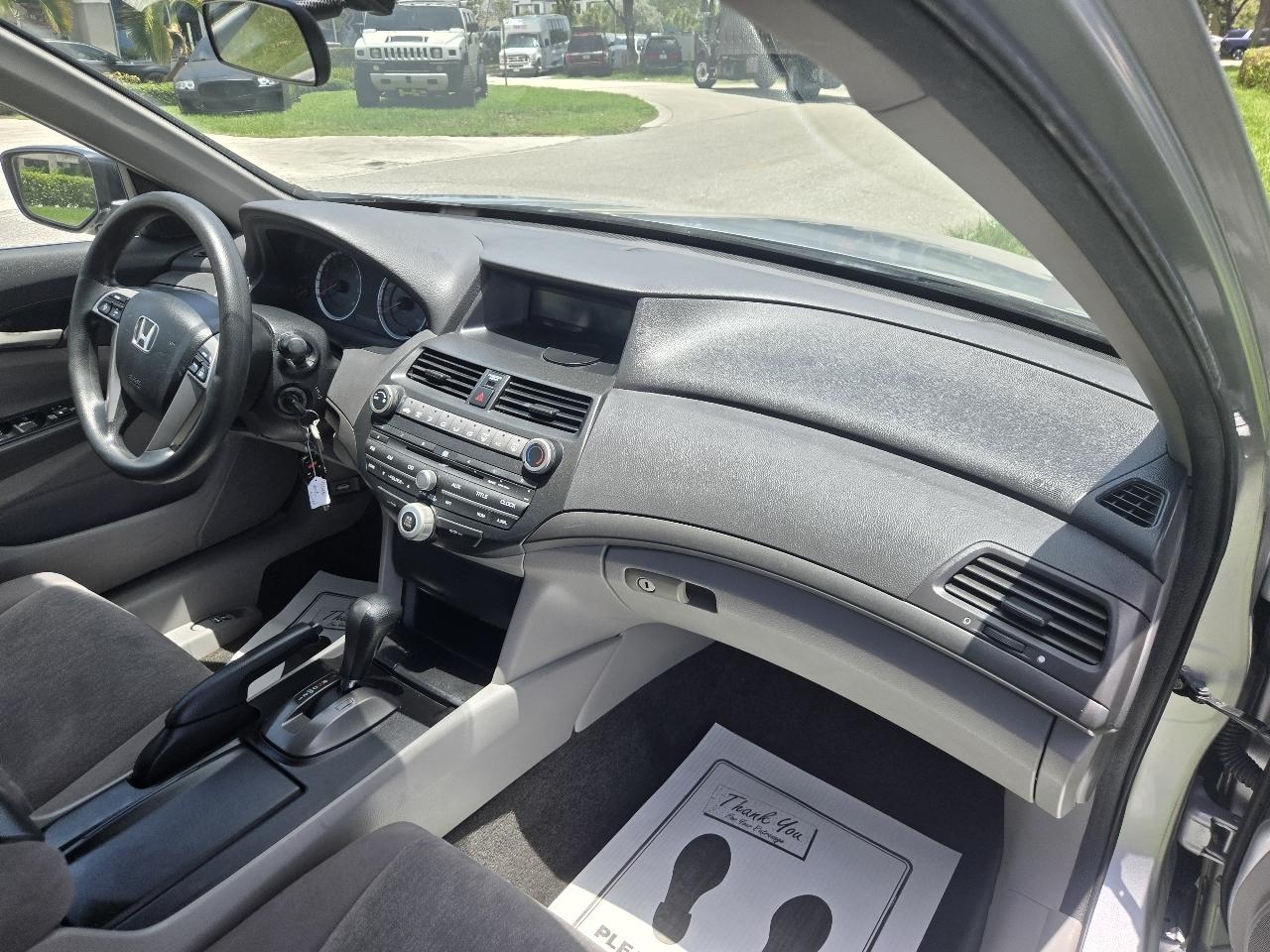 Honda Accord LX sedan AT 2010