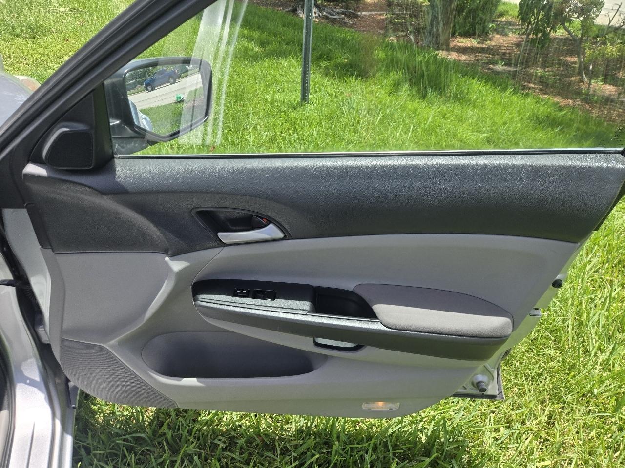 Honda Accord LX sedan AT 2010