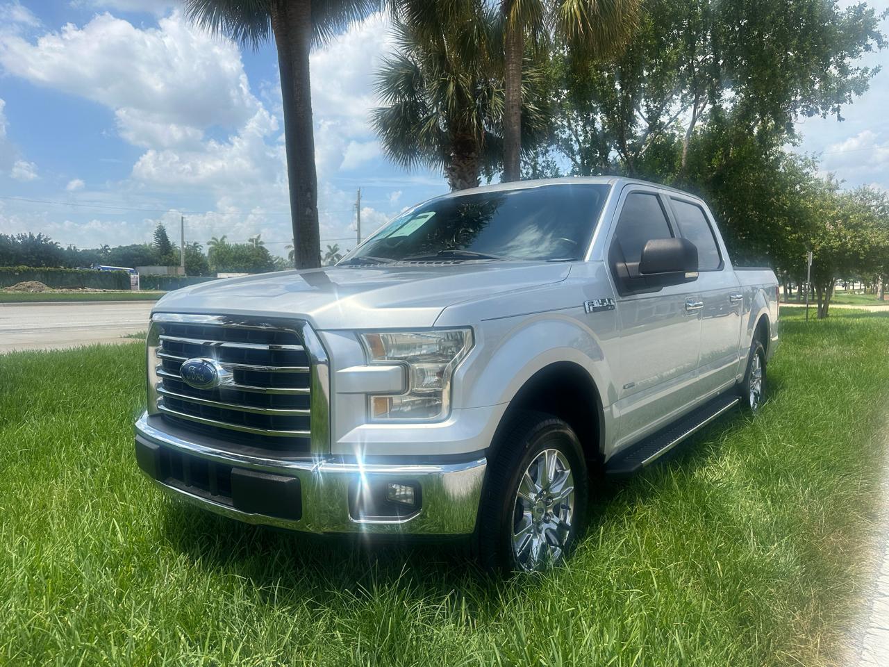 Ford F-150 2WD SuperCrew 145" XLT 2015