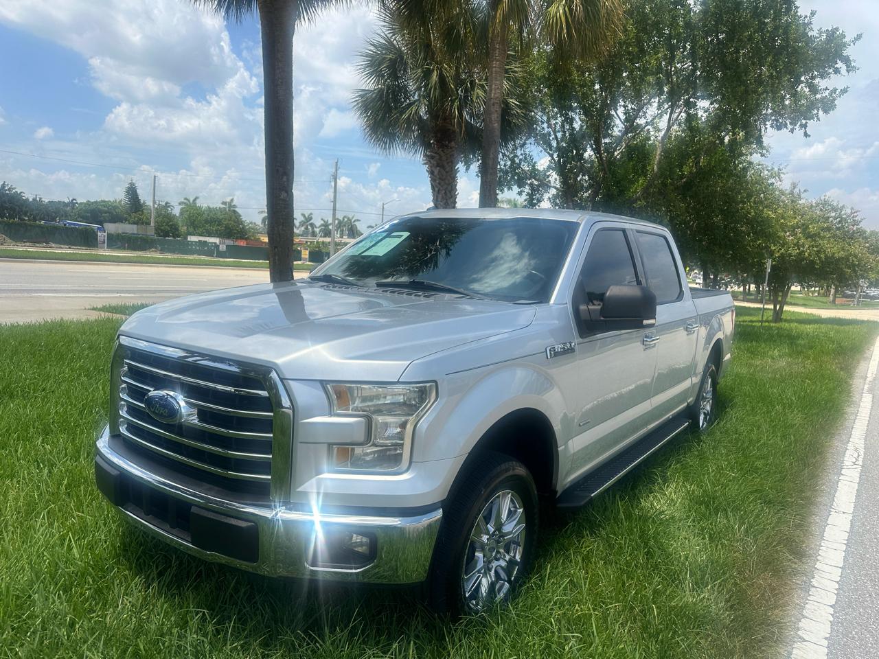 Ford F-150 2WD SuperCrew 145" XLT 2015