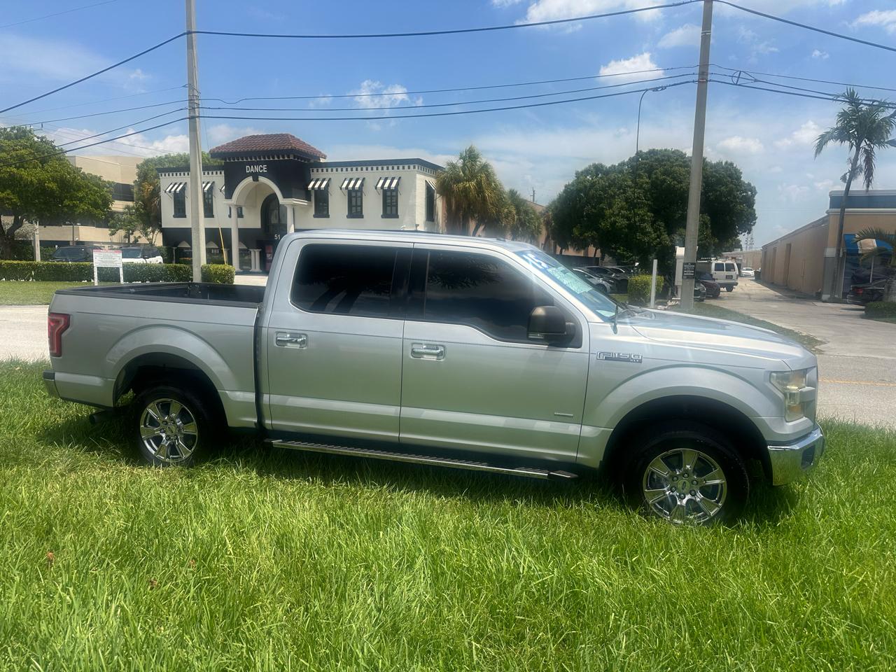 Ford F-150 2WD SuperCrew 145" XLT 2015