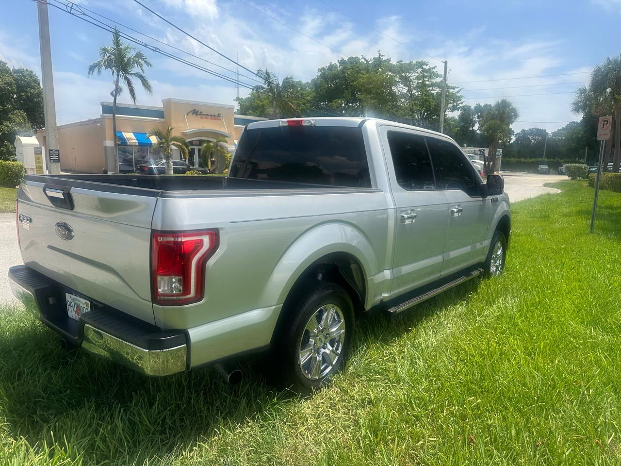 Ford F-150 2WD SuperCrew 145" XLT 2015