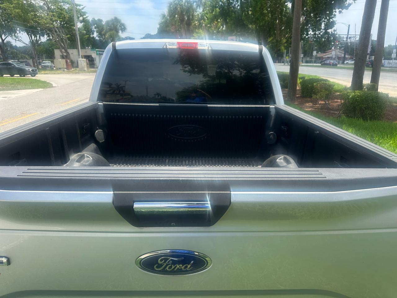Ford F-150 2WD SuperCrew 145" XLT 2015