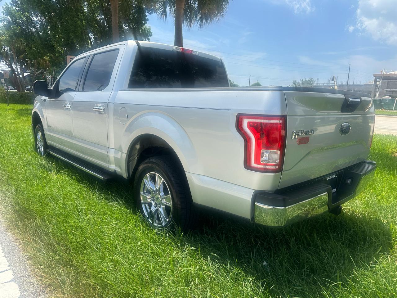 Ford F-150 2WD SuperCrew 145" XLT 2015
