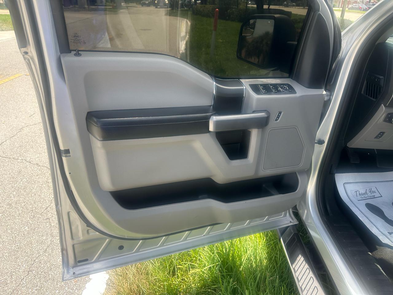 Ford F-150 2WD SuperCrew 145" XLT 2015