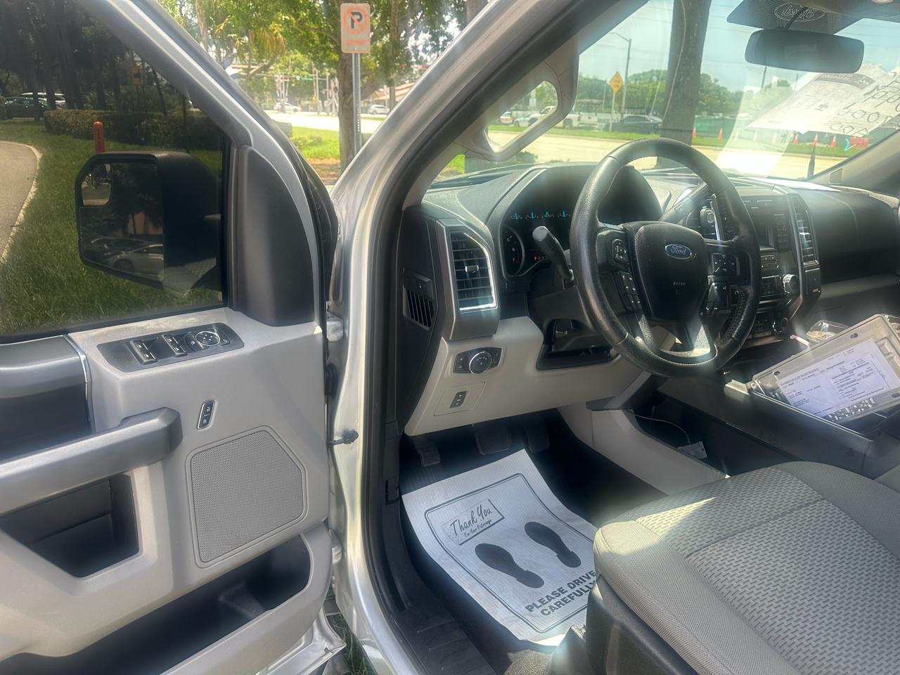 Ford F-150 2WD SuperCrew 145" XLT 2015