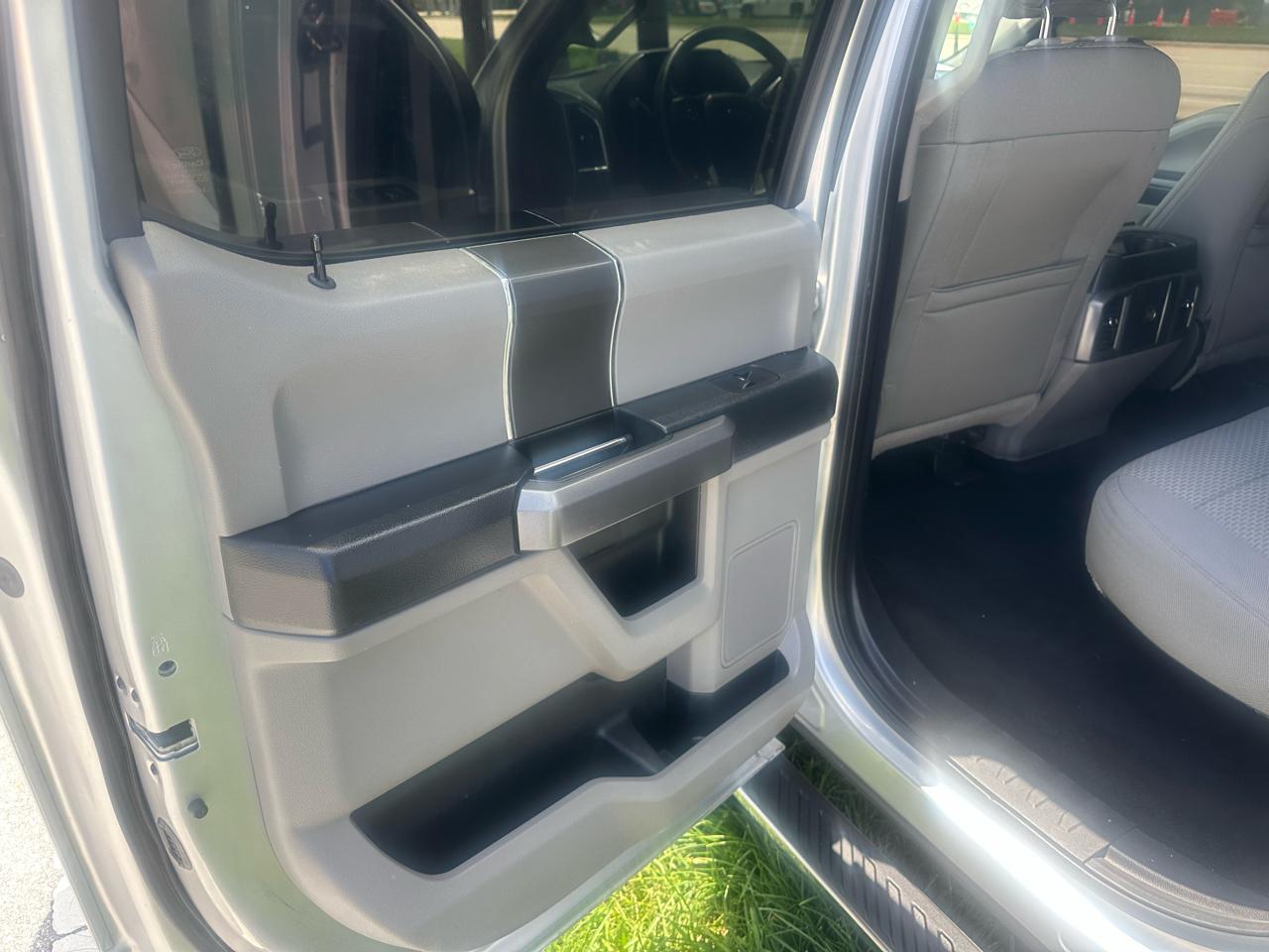 Ford F-150 2WD SuperCrew 145" XLT 2015