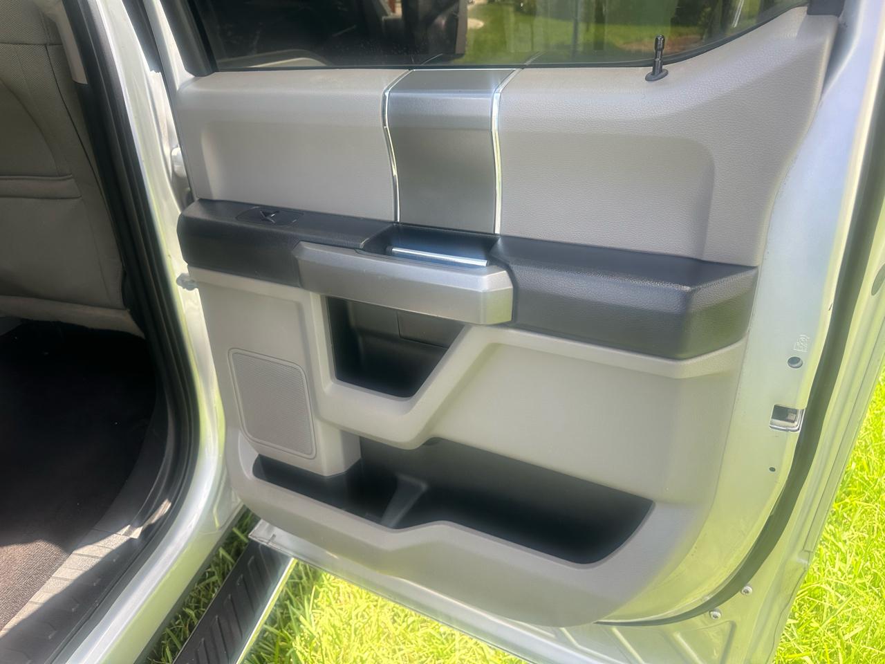 Ford F-150 2WD SuperCrew 145" XLT 2015