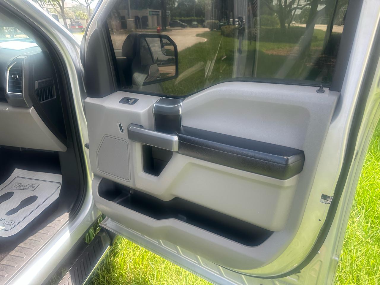 Ford F-150 2WD SuperCrew 145" XLT 2015