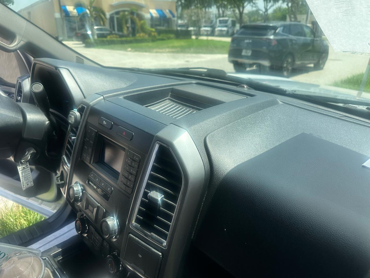 Ford F-150 2WD SuperCrew 145" XLT 2015