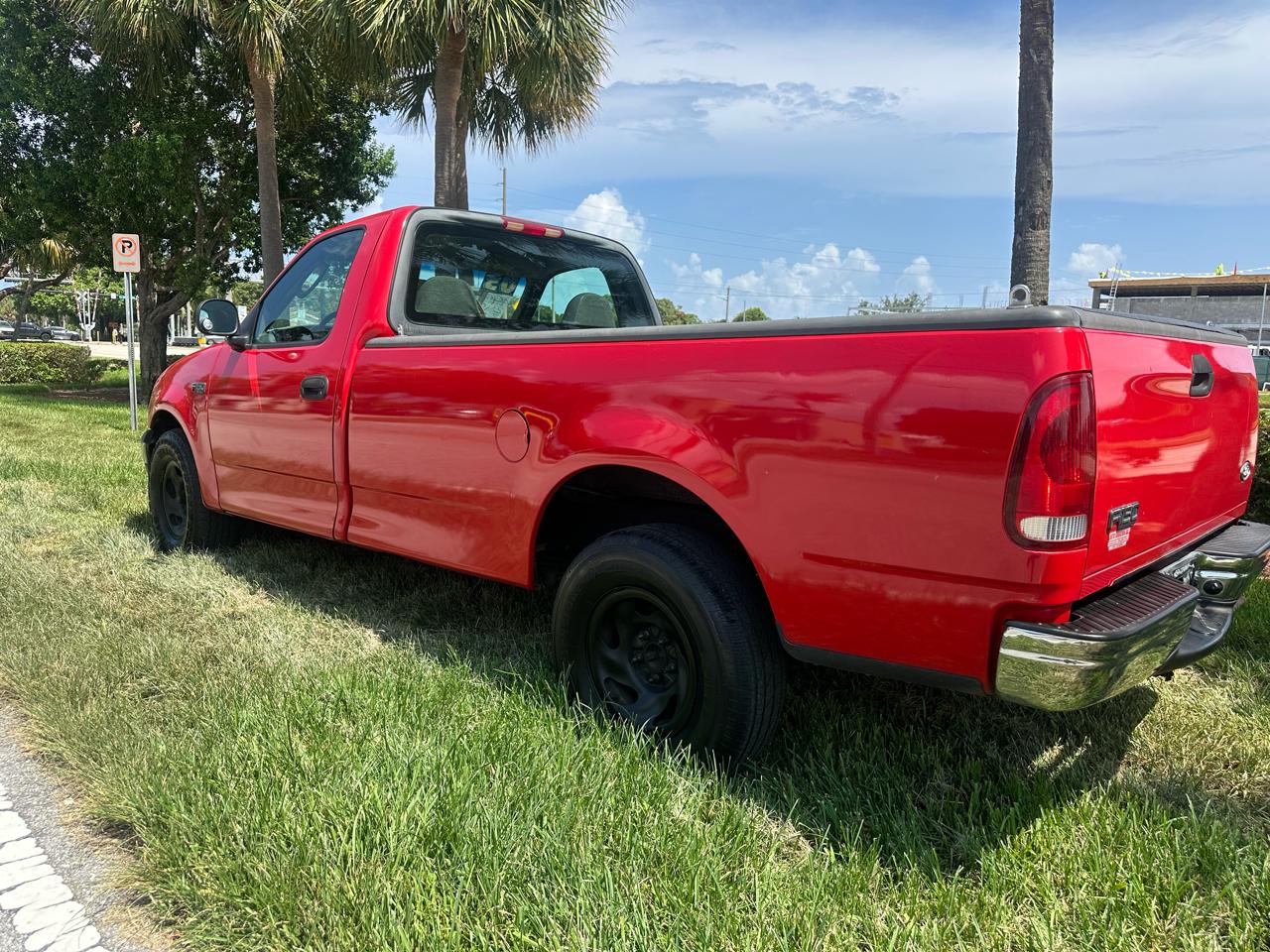 Ford F-150 2WD Reg Cab 122.5" XL 2003