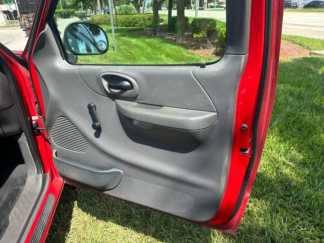 Ford F-150 2WD Reg Cab 122.5" XL 2003