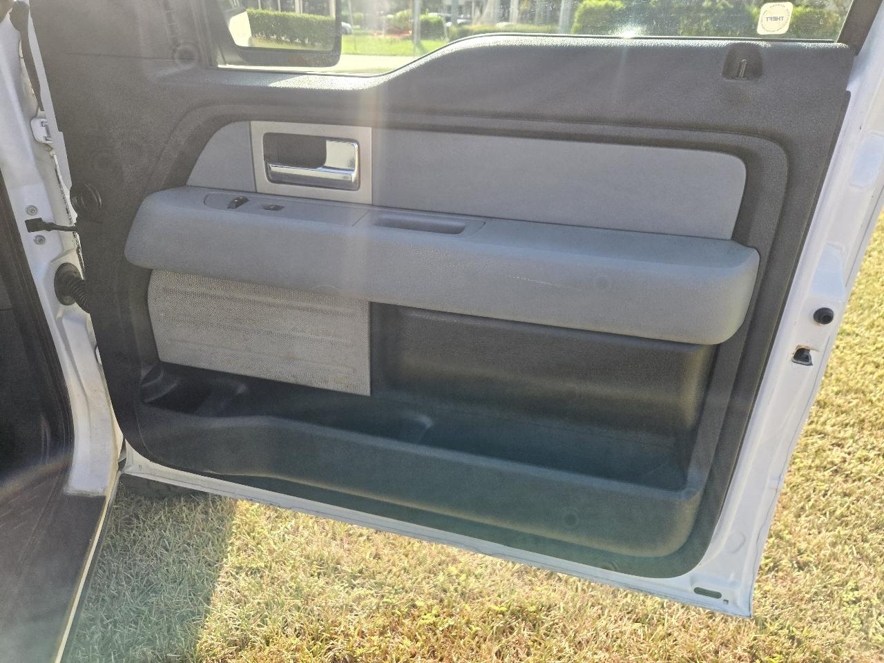 Ford F-150 2WD Reg Cab 126" XLT 2011