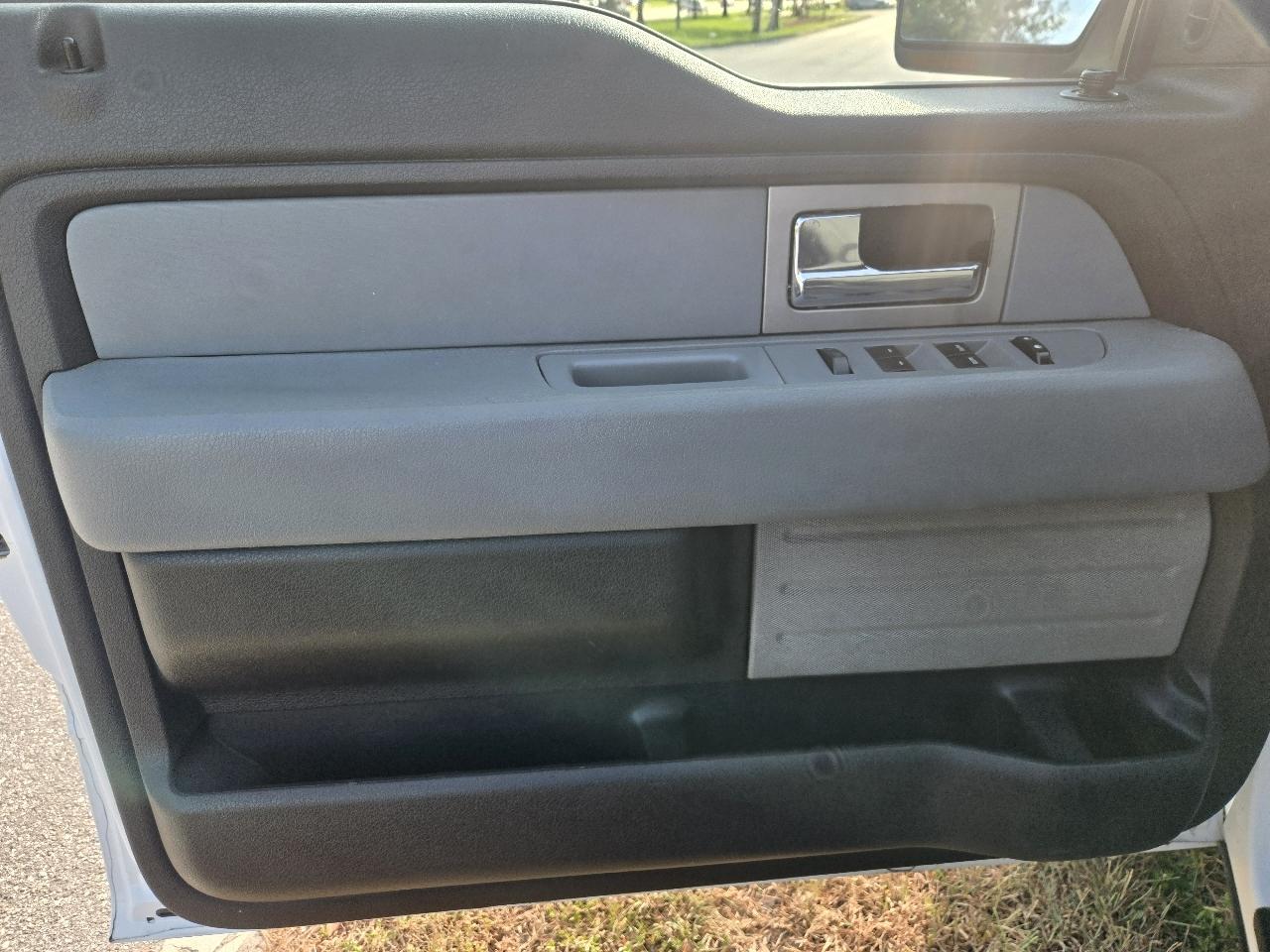 Ford F-150 2WD Reg Cab 126" XLT 2011
