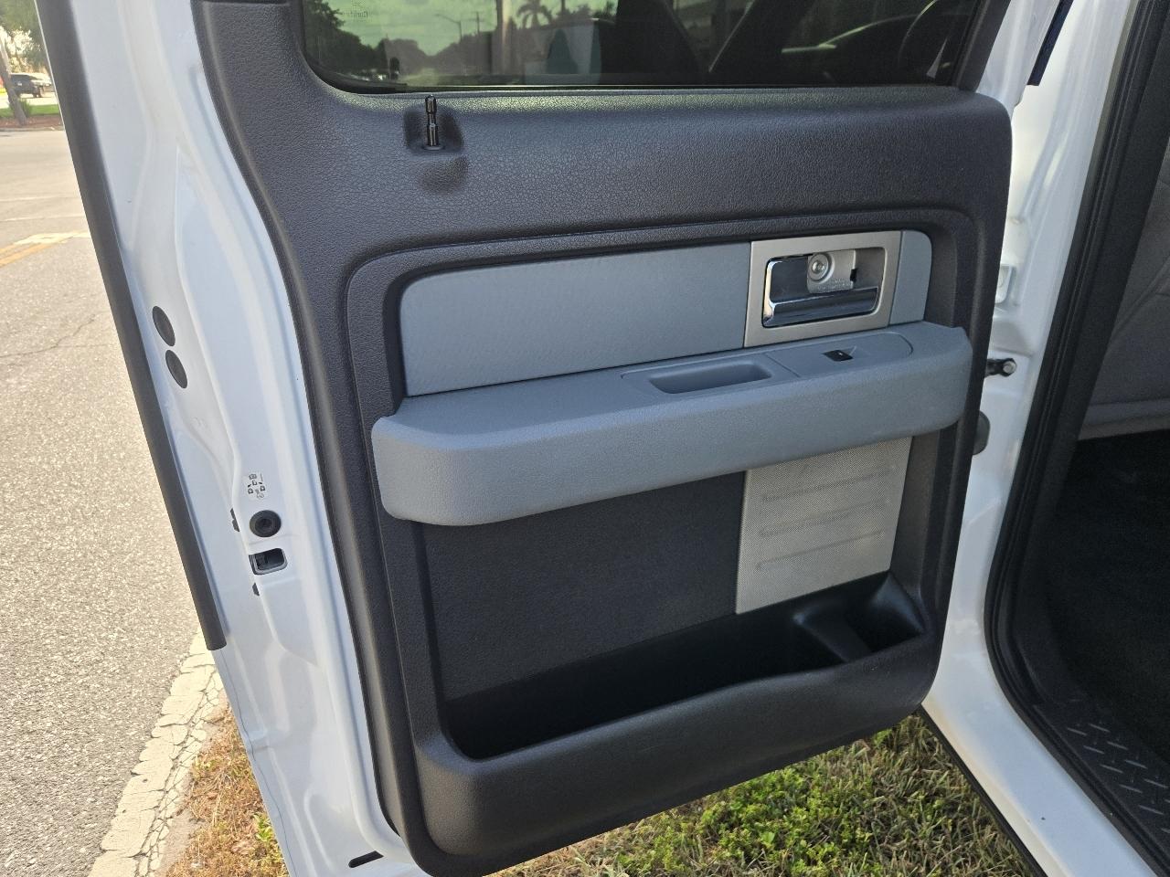 Ford F-150 2WD Reg Cab 126" XLT 2011