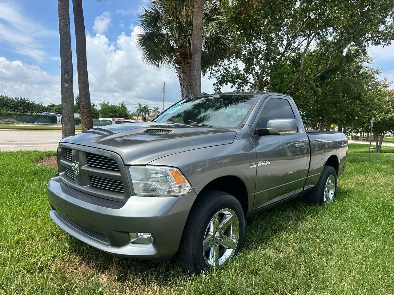 RAM 1500 2WD Reg Cab 120.5" Sport 2010